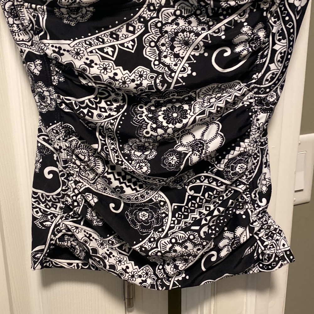Beach Diva Tankini Bathing Suit Top - Picture 2 of 7